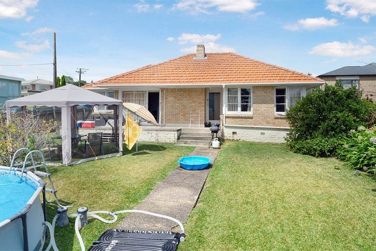 Photo of property in 4134 Great North Road, Glendene, Auckland, 0602