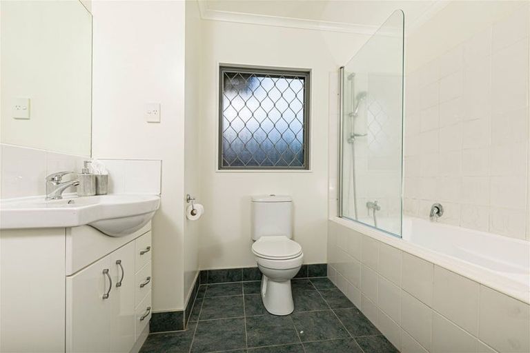 Photo of property in 60 Garelja Road, Henderson, Auckland, 0612