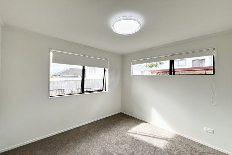 Photo of property in 1/219 Glenfield Road, Hillcrest, Auckland, 0627