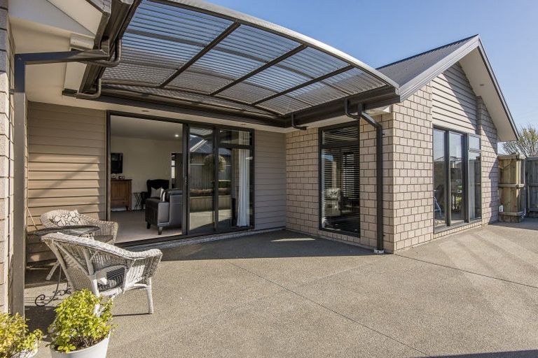 Photo of property in 14 Huntingdon Drive, Rangiora, 7400