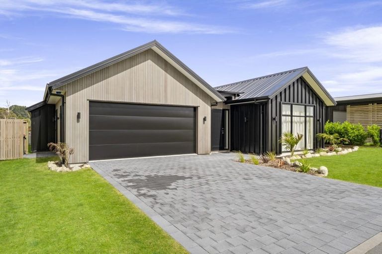 Photo of property in 45 Te Ara Kawakahia, Waikanae, 5036