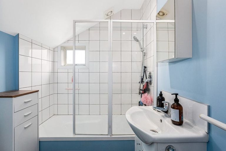 Photo of property in 25b Omar Street, Khandallah, Wellington, 6035