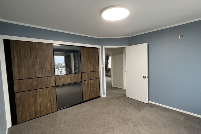 Photo of property in 14 Mcfetridge Place, Hillcrest, Auckland, 0627