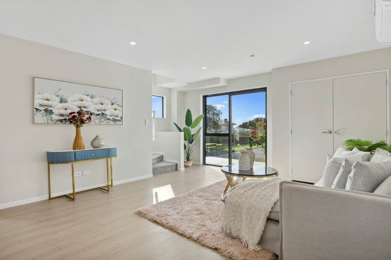 Photo of property in 24d Wayne Drive, Mangere, Auckland, 2022