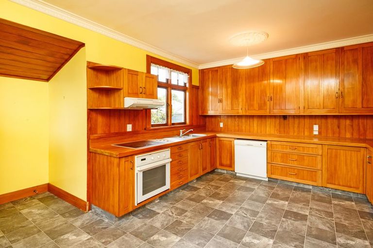 Photo of property in 16 Burns Avenue, Takaro, Palmerston North, 4412