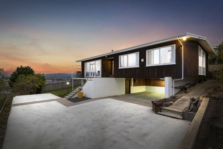 Photo of property in 77 Easther Crescent, Kew, Dunedin, 9012