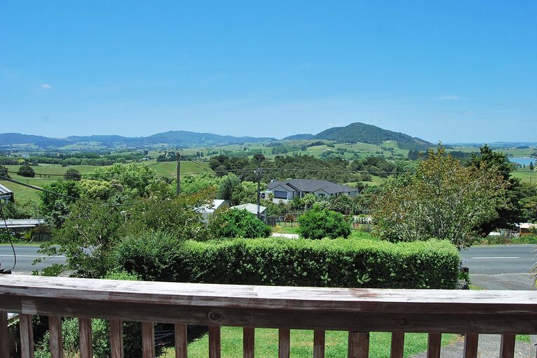 Photo of property in 39 Whaka Street, Maungaturoto, 0520