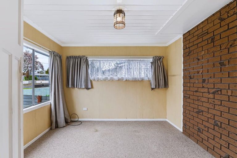 Photo of property in 12 Mills Street, Eltham, 4322