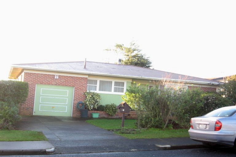 Photo of property in 18 Tomlinson Street, Hillpark, Auckland, 2102