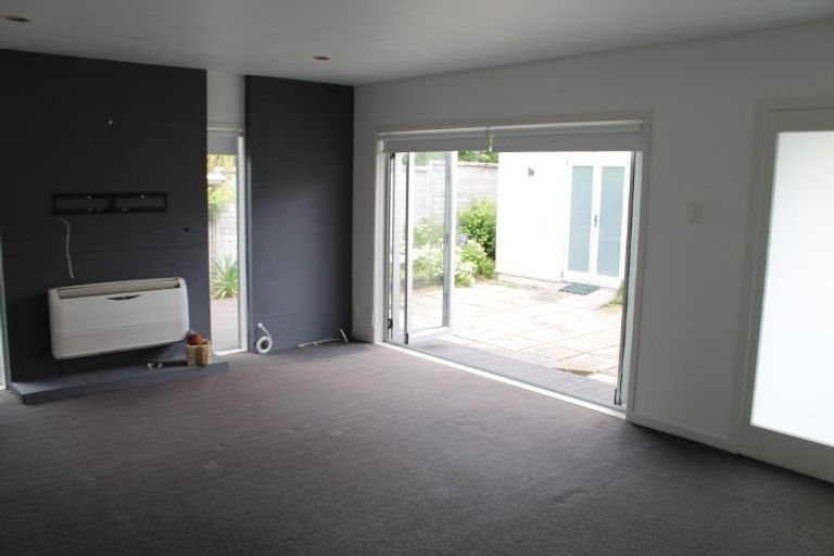 Photo of property in 92 Shakespeare Road, Milford, Auckland, 0620