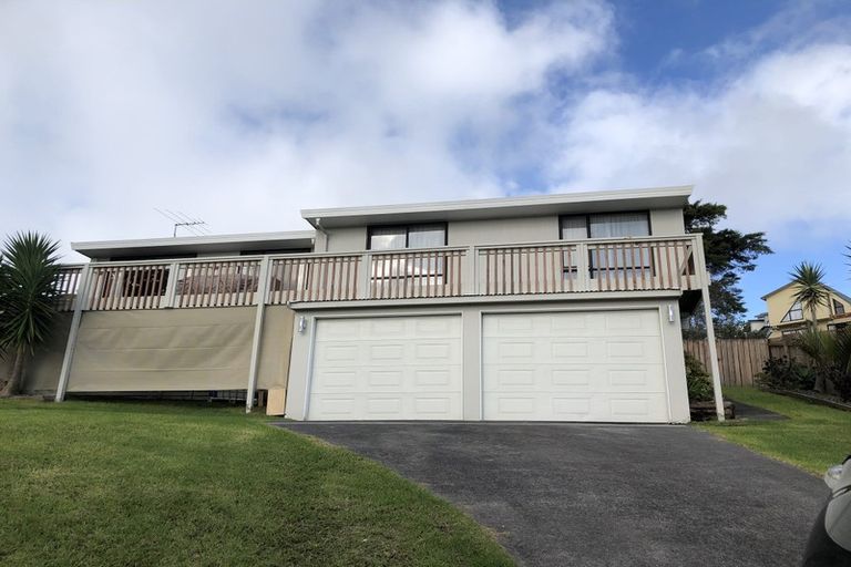 Photo of property in 32 Exeter Place, Unsworth Heights, Auckland, 0632
