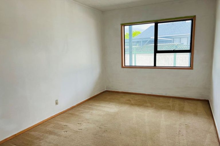 Photo of property in 5 Penruddocke Road, Half Moon Bay, Auckland, 2012