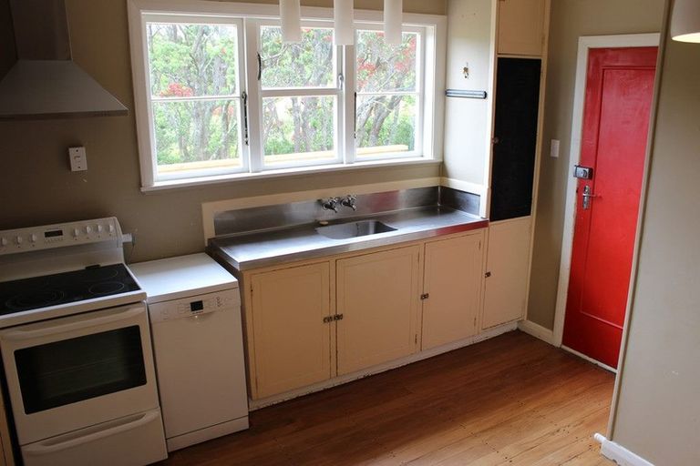 Photo of property in 8 Rodney Street, Northland, Wellington, 6012