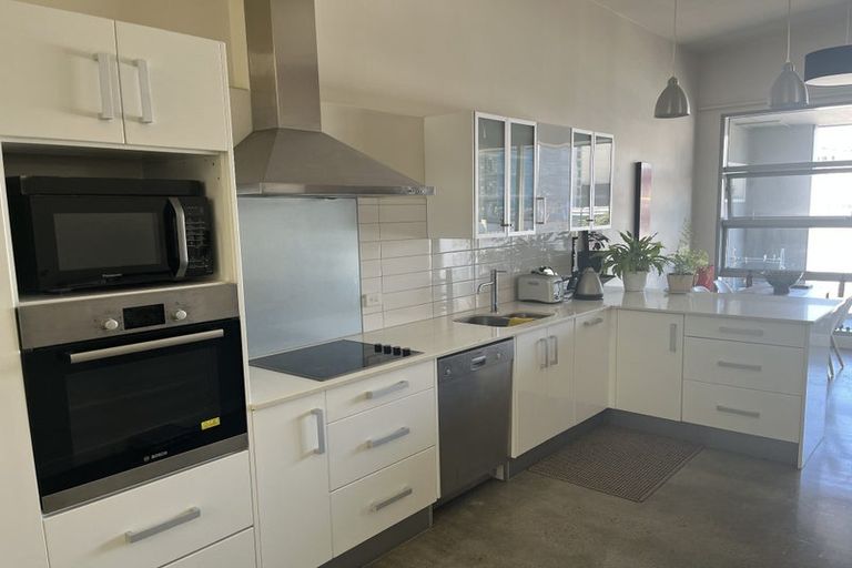 Photo of property in 2/25 Home Street, Mount Victoria, Wellington, 6011