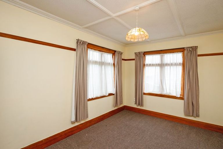 Photo of property in 16 Burns Avenue, Takaro, Palmerston North, 4412