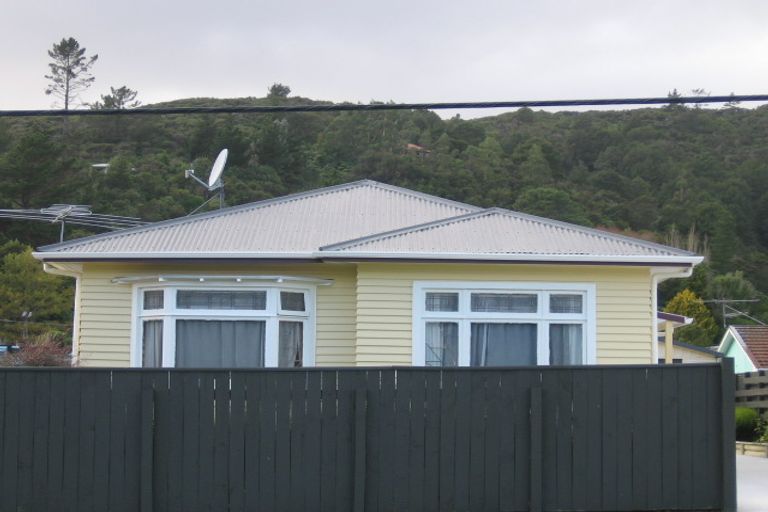 Photo of property in 257 Stokes Valley Road, Stokes Valley, Lower Hutt, 5019