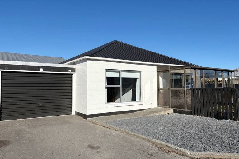 Photo of property in 2/73 Harewood Road, Papanui, Christchurch, 8053