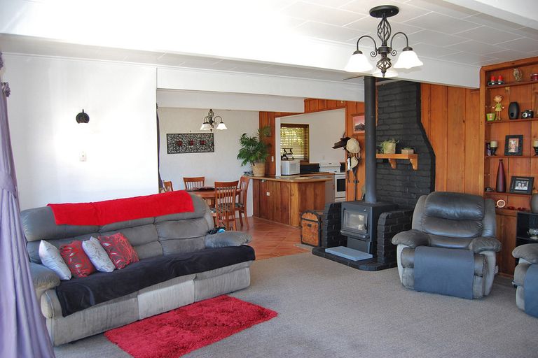 Photo of property in 39 Whaka Street, Maungaturoto, 0520