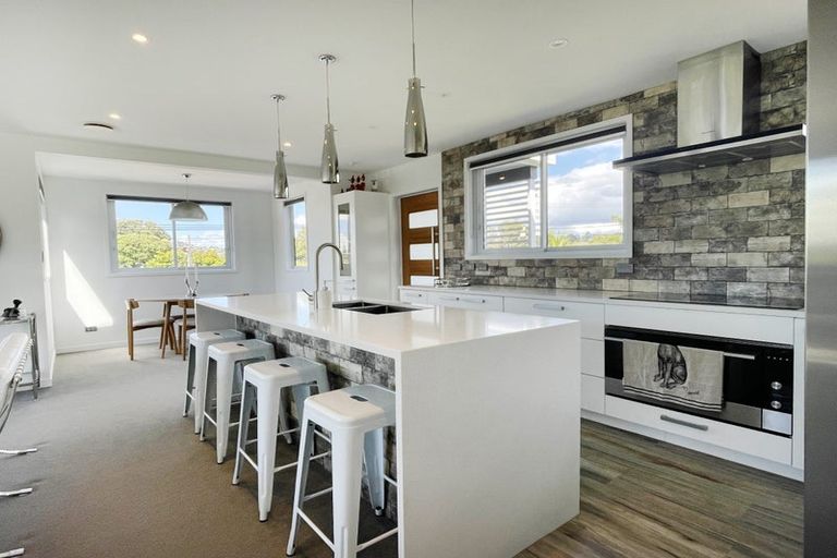 Photo of property in 1/467 Beach Road, Murrays Bay, Auckland, 0630