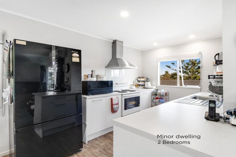 Photo of property in 11 Evelyn Road, Cockle Bay, Auckland, 2014