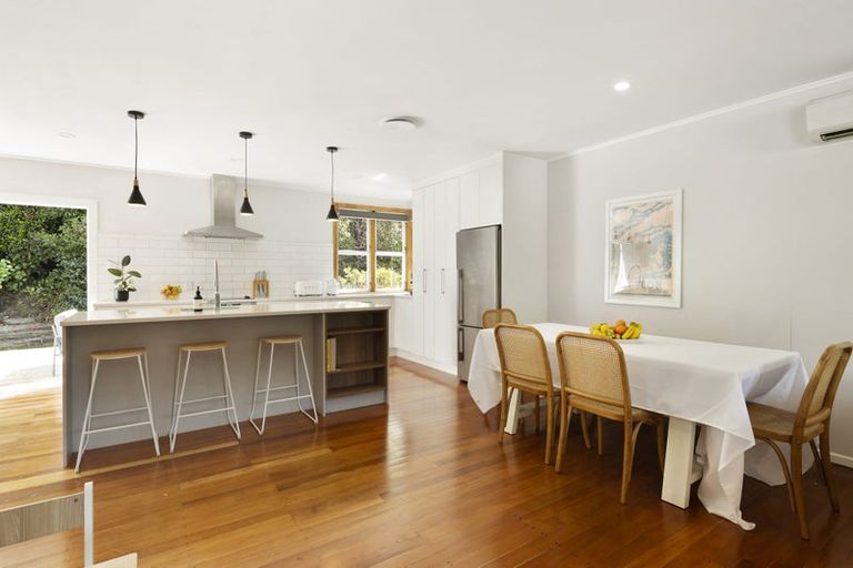 Photo of property in 44 Homewood Crescent, Karori, Wellington, 6012