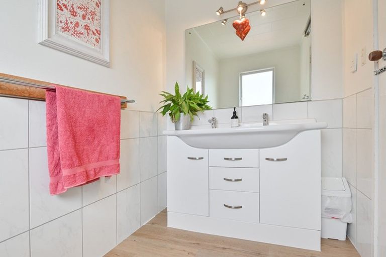 Photo of property in 42 Guthrie Road, Havelock North, 4130