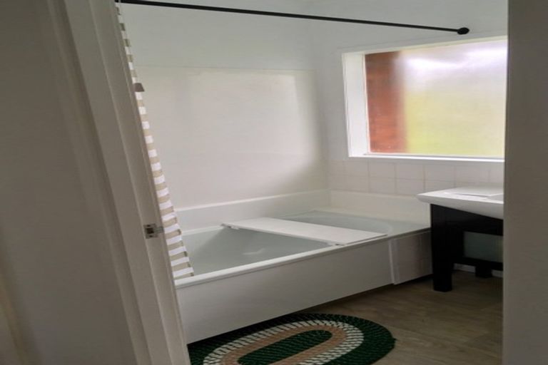 Photo of property in 1/16 Castleton Drive, Howick, Auckland, 2014