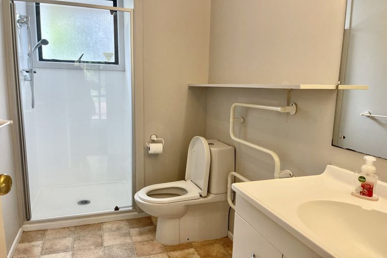 Photo of property in 3/252 East Coast Road, Forrest Hill, Auckland, 0620