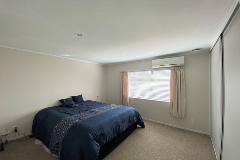 Photo of property in 8 Midvale Place, Burswood, Auckland, 2013