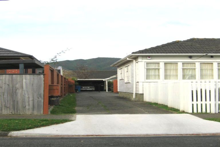 Photo of property in 2/52 Athlone Crescent, Avalon, Lower Hutt, 5011