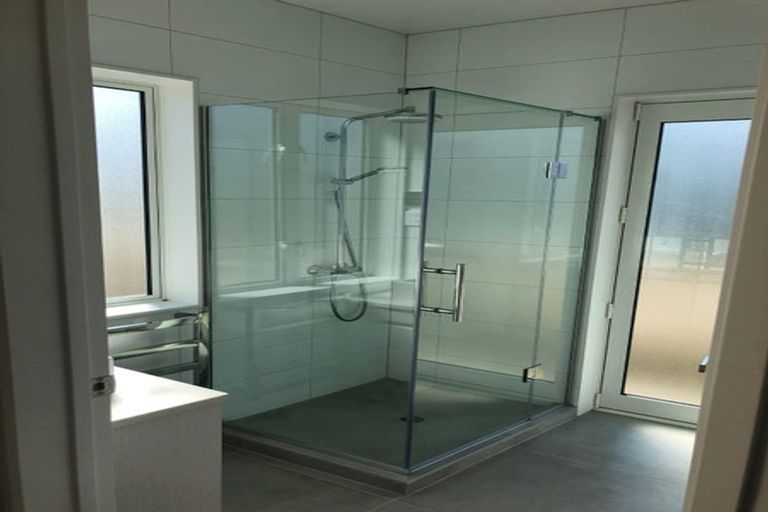 Photo of property in 2 Riroriro Close, Papakura, 2110