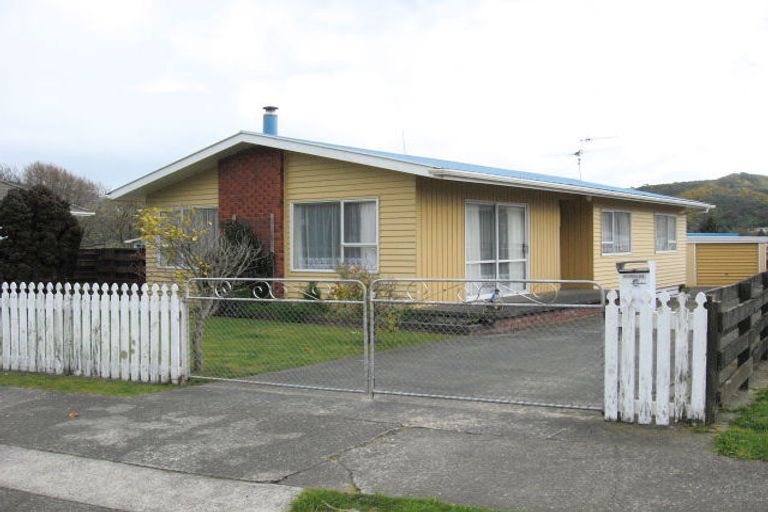 Photo of property in 6 Dewsbury Grove, Wainuiomata, Lower Hutt, 5014