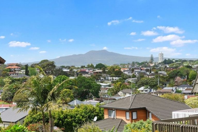 Photo of property in 127 Forrest Hill Road, Forrest Hill, Auckland, 0620