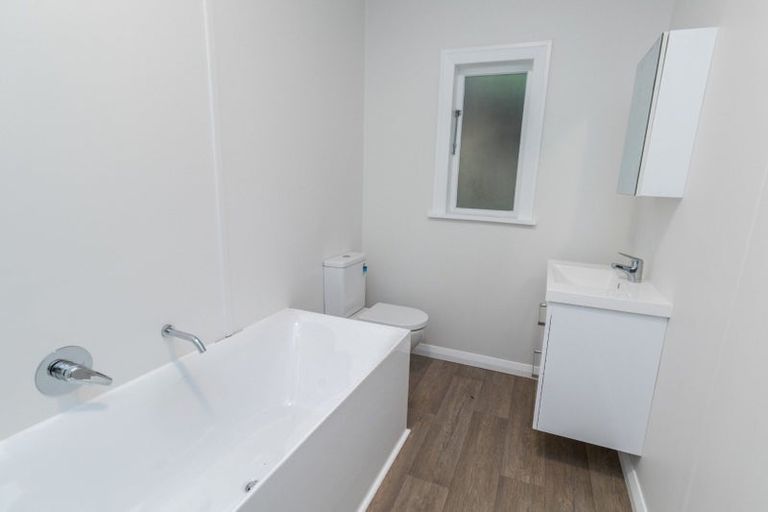 Photo of property in 43 Ngaio Road, Kelburn, Wellington, 6012