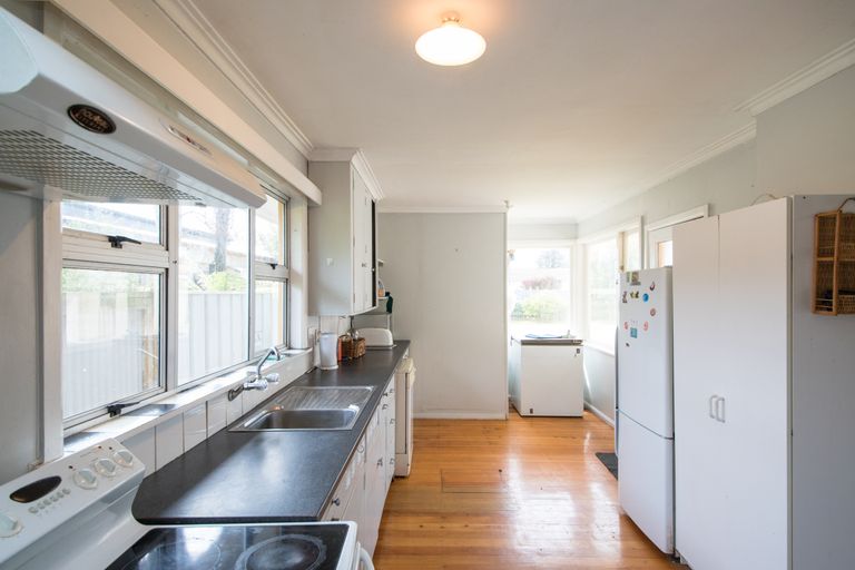Photo of property in 23 Featherston Street, Takaro, Palmerston North, 4412