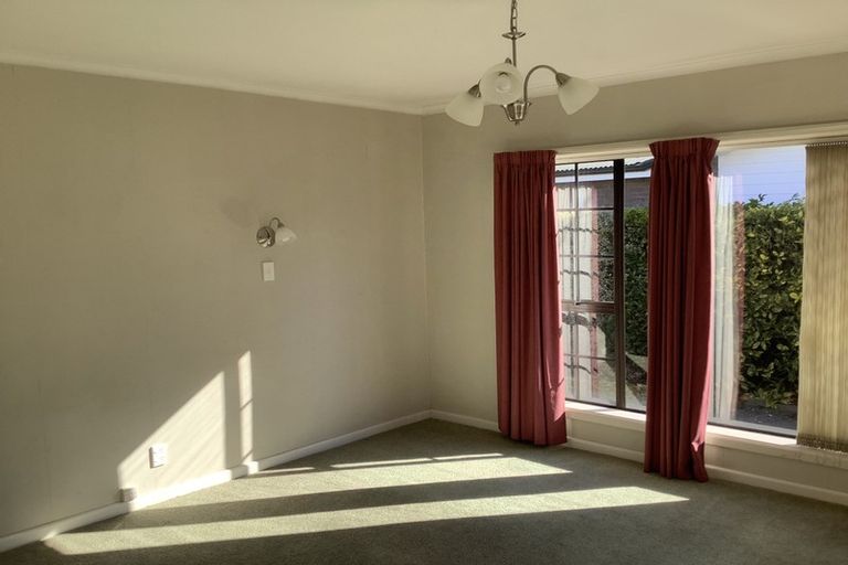 Photo of property in 287 Memorial Avenue, Burnside, Christchurch, 8053