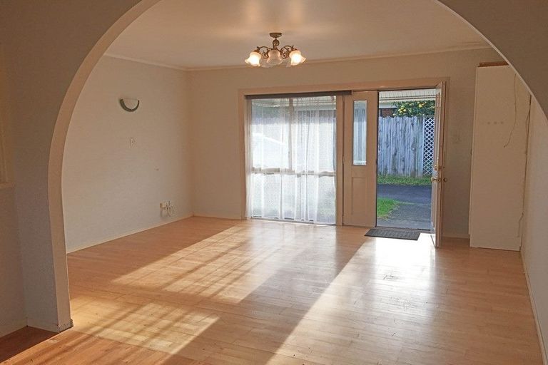 Photo of property in 2/11 Rapallo Place, Farm Cove, Auckland, 2012