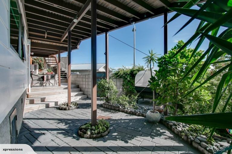 Photo of property in 15 Milton Terrace, Hospital Hill, Napier, 4110