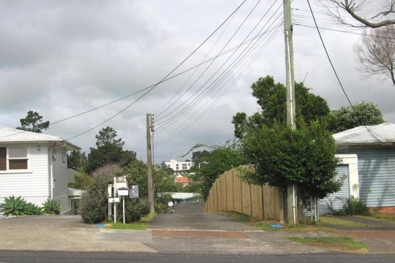Photo of property in 2/39 Sunnynook Road, Forrest Hill, Auckland, 0620