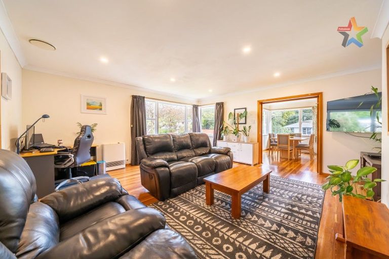 Photo of property in 30 Kiwi Crescent, Tawa, Wellington, 5028