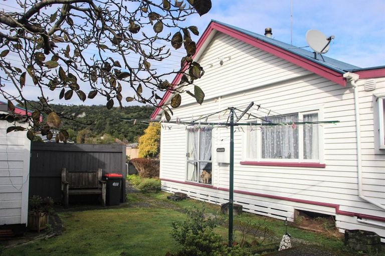 Photo of property in 156 Shakespeare Street, Greymouth, 7805