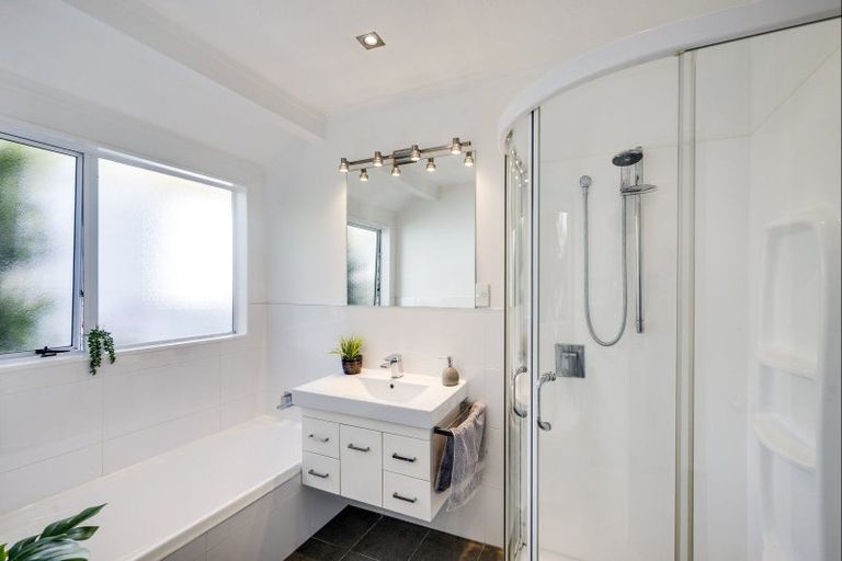 Photo of property in 8 Lennon Grove, Havelock North, 4130