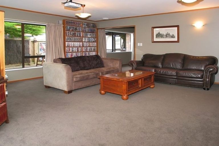 Photo of property in 32 Burbank Crescent, Churton Park, Wellington, 6037