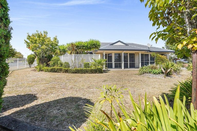 Photo of property in 2 Sunset Close, Western Heights, Hamilton, 3200