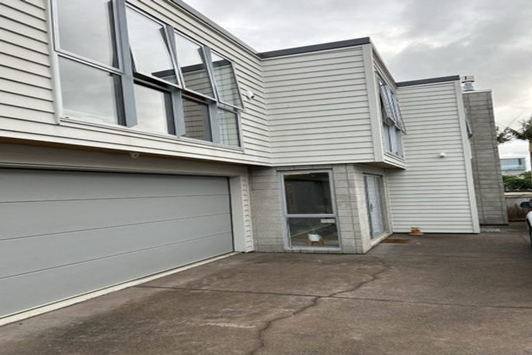 Photo of property in 6a Te Akau Crescent, Bucklands Beach, Auckland, 2012