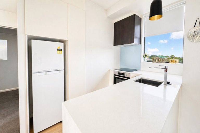 Photo of property in 102/19 Rawene Road, Birkenhead, Auckland, 0626