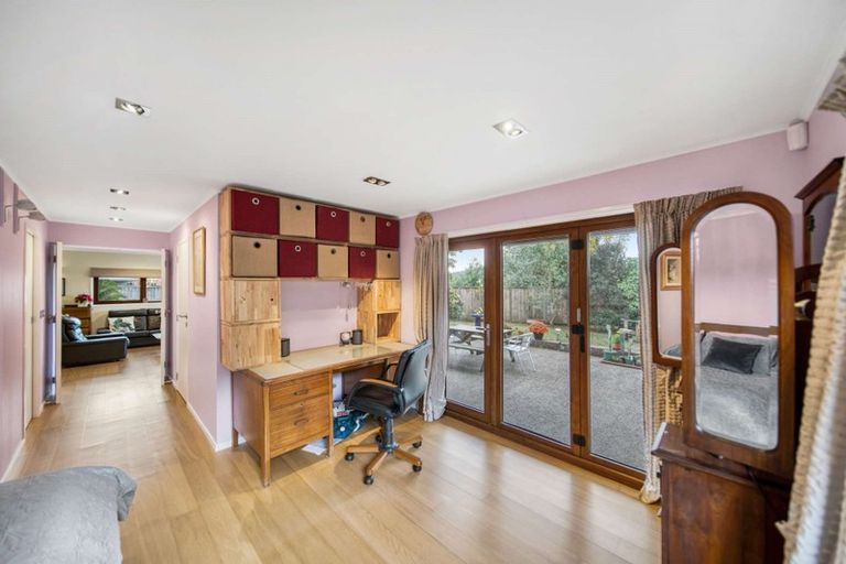 Photo of property in 18 Fielding Crescent, Farm Cove, Auckland, 2012