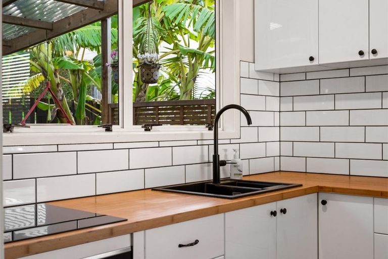 Photo of property in 1/30 Elizabeth Drive, West Harbour, Auckland, 0618