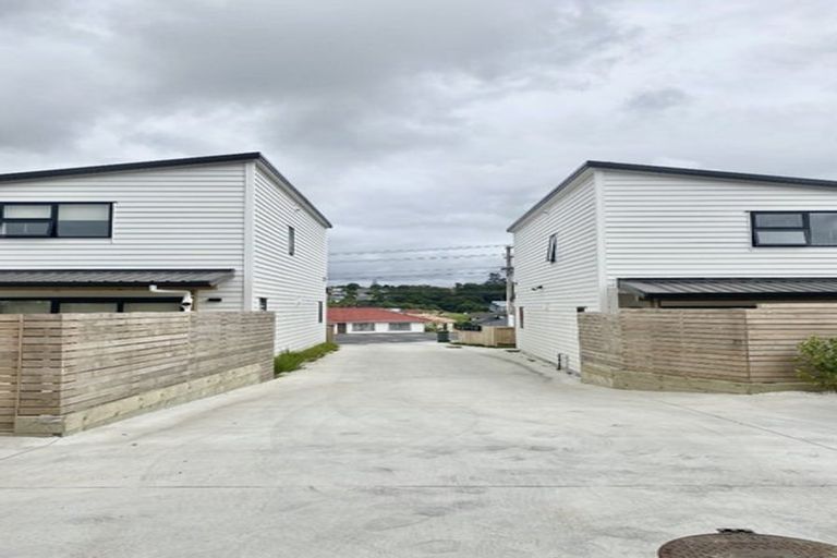 Photo of property in 96d Triangle Road, Massey, Auckland, 0614