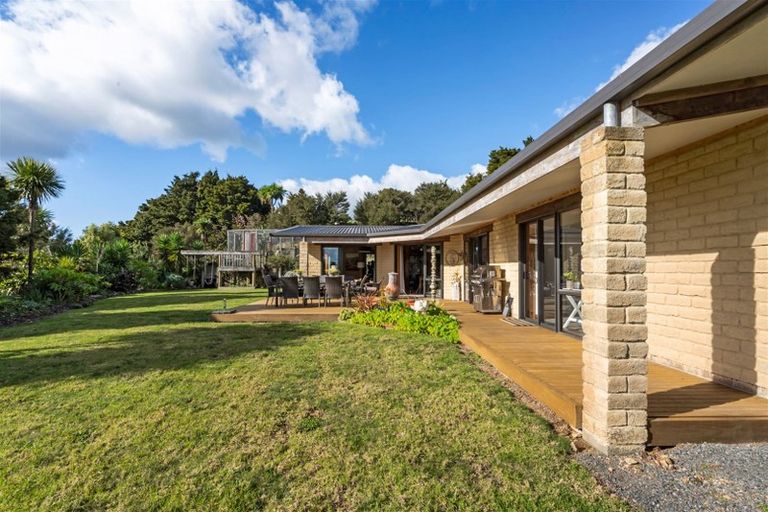 Photo of property in 362e Whananaki North Road, Opuawhanga, Hikurangi, 0181
